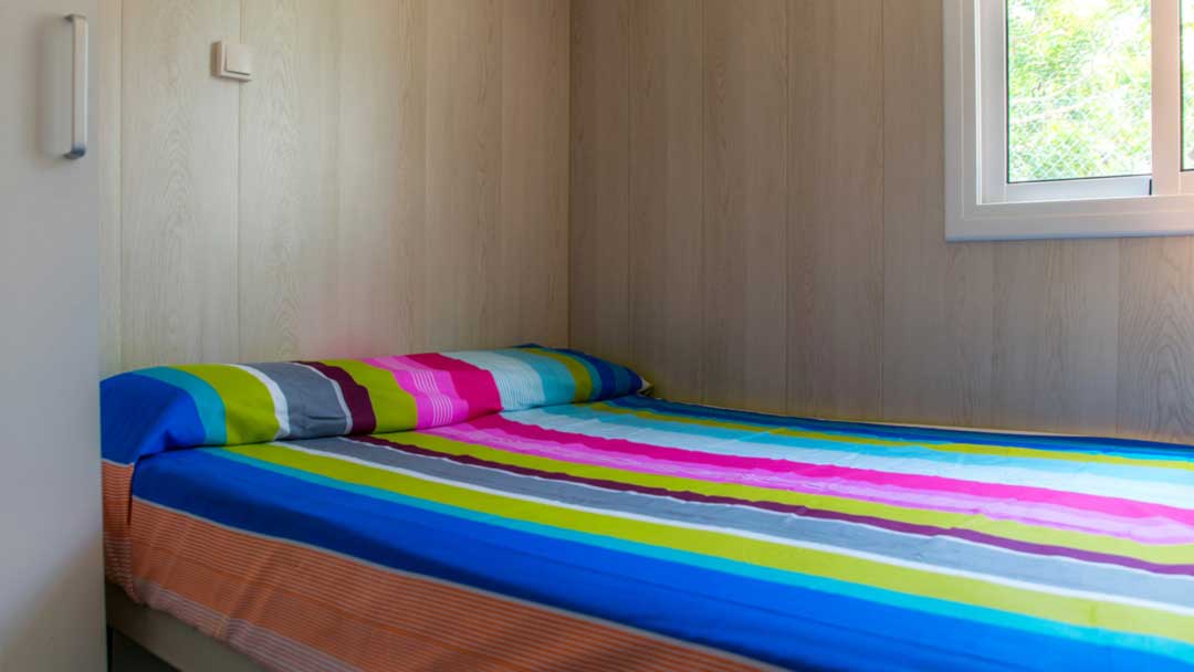 bungalou-colorado-dormitori-matrimoni